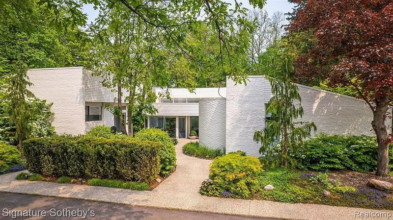 Incredible MCM & Ultra Modern Pieces in Tobocman Home | November 25th 2023 | Bloomfield Hills