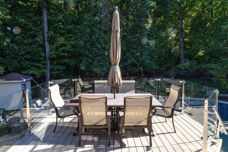 SunVilla 8 Piece Patio Dining Set with Dining Chairs Dining Table and Parasol