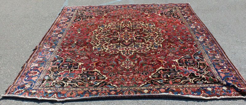 Traditional Bakhtiari Wool Iranian Persian Area Rug Carpet Rectangular Red