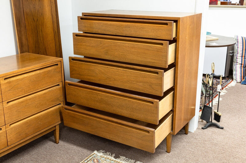 Mid Century Modern American of Martinsville Walnut Wood 6pc Bedroom Set